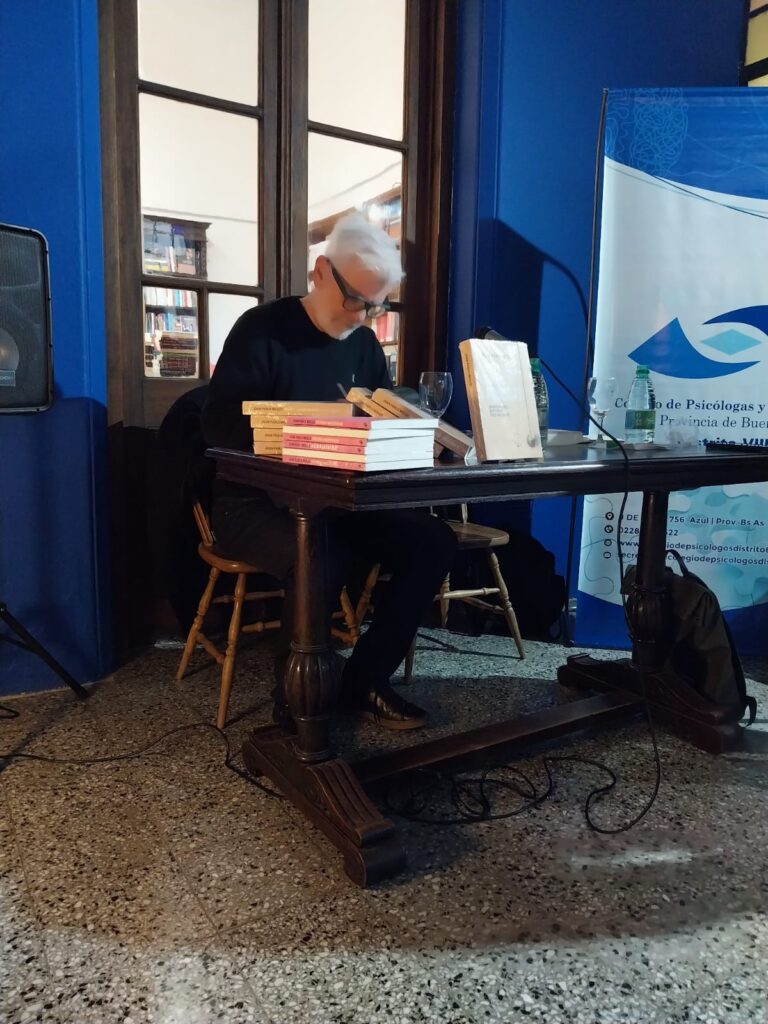 presentacion de libro juan pablo mollo